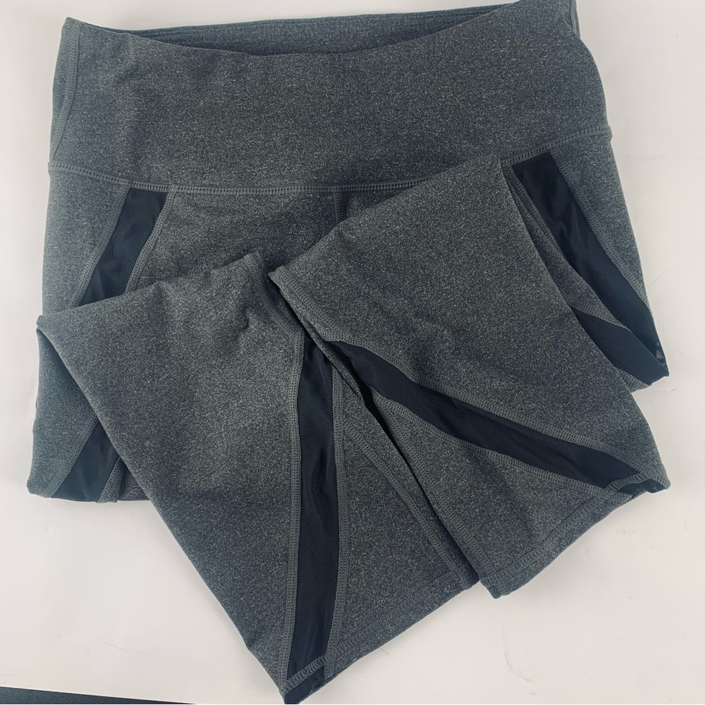 Fabletics XS Heathered Gray Cropped Capri Leggings Black Mesh
